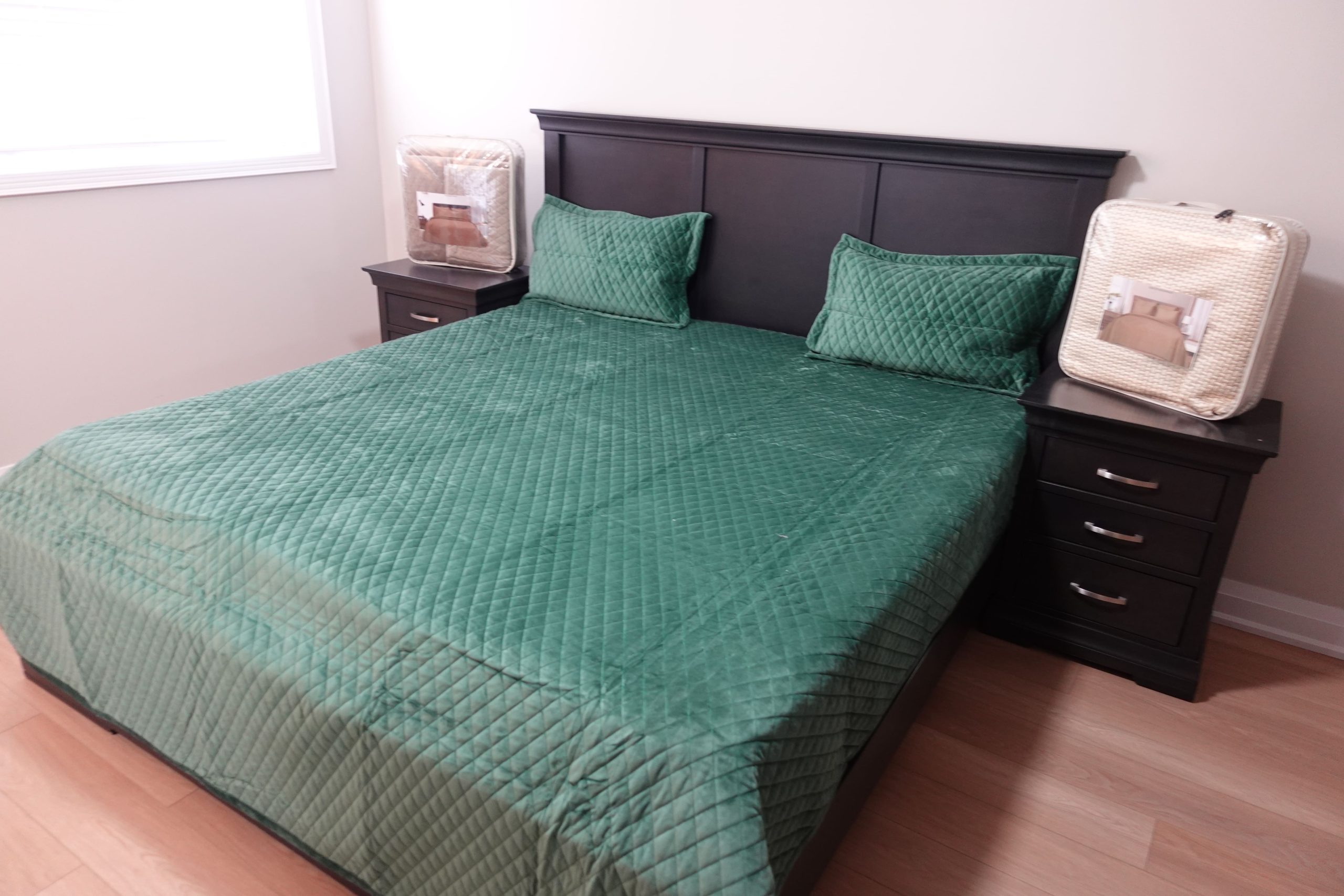 Infii Quilted Bedspread with 2 Pillowcases - Luxurious Comfort for Greater Toronto Area Homes #QB1112