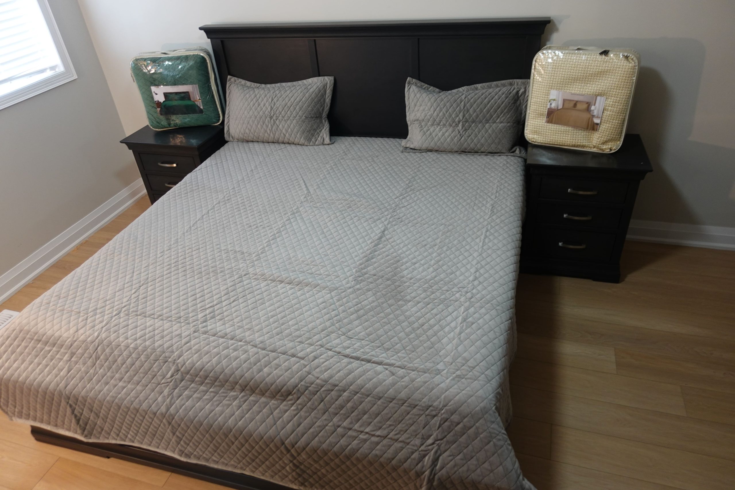 Infii Quilted Bedspread with 2 Pillowcases - Luxurious Comfort for Greater Toronto Area Homes #QB1114