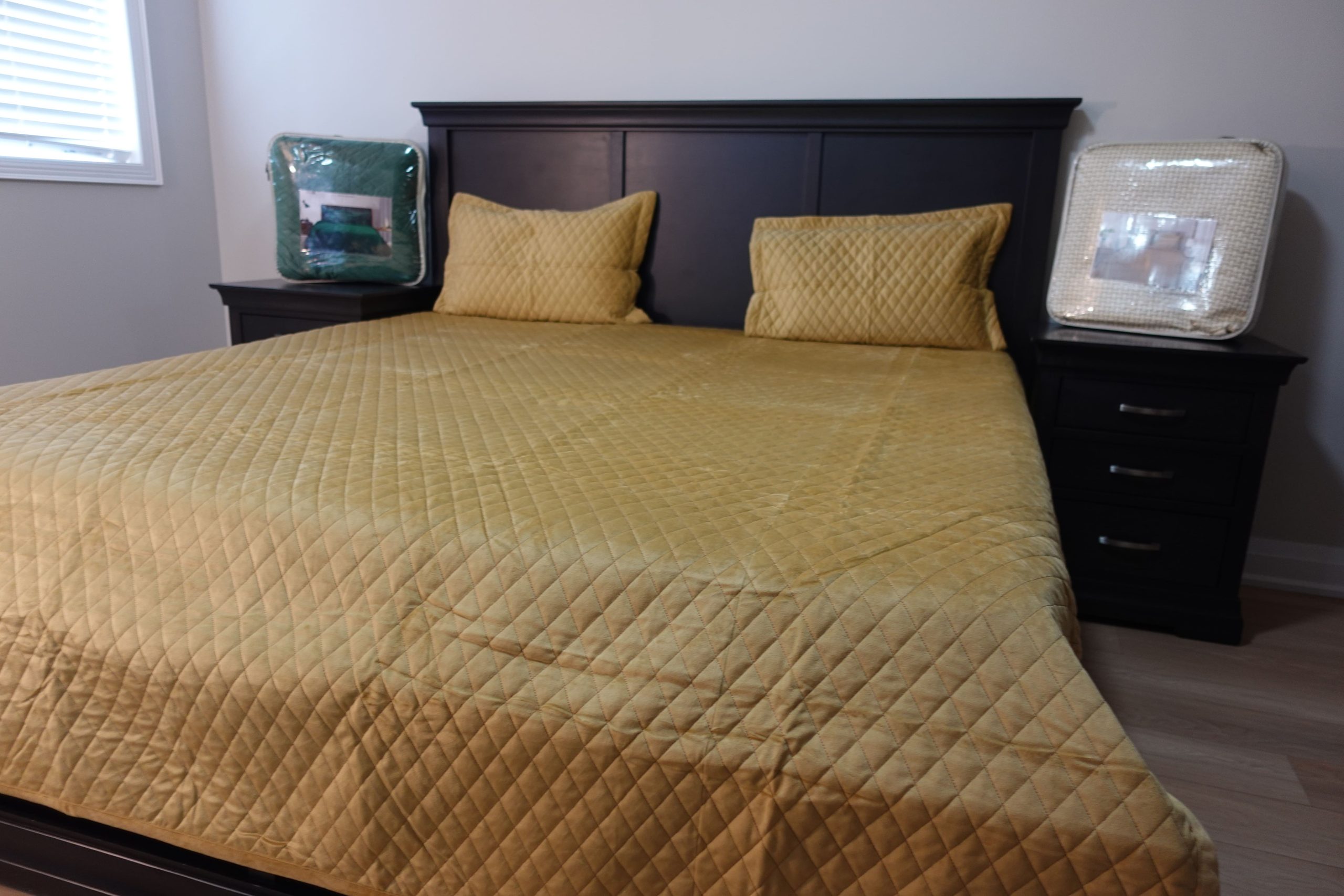 Infii Quilted Bedspread with 2 Pillowcases - Luxurious Comfort for Greater Toronto Area Homes #QB1113