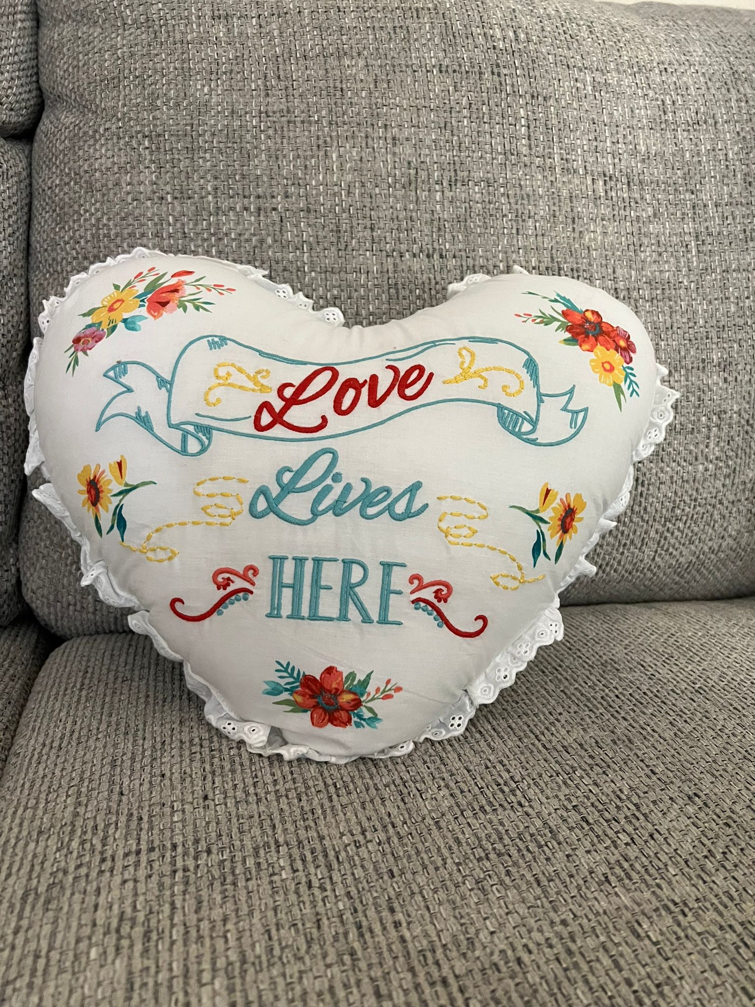 Infii Heart-Shaped Cushion - Charming Decor for Greater Toronto Area Homes #RC1004